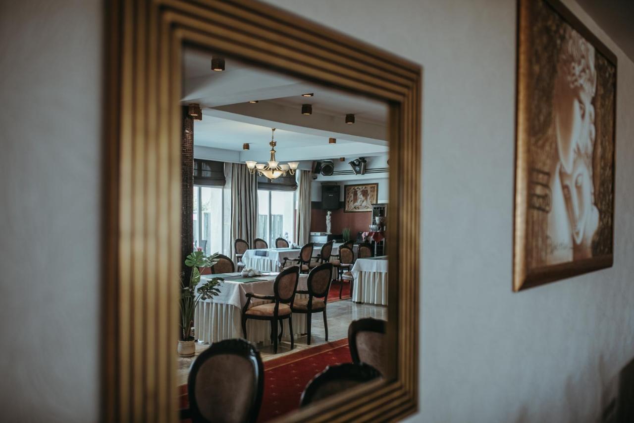 Hotel Apollo دارووفكو المظهر الخارجي الصورة