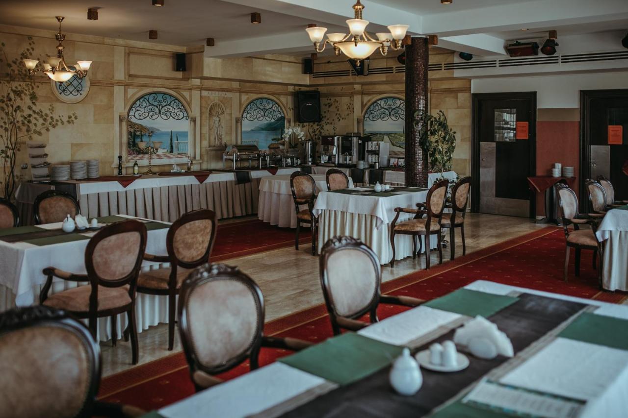 Hotel Apollo دارووفكو المظهر الخارجي الصورة