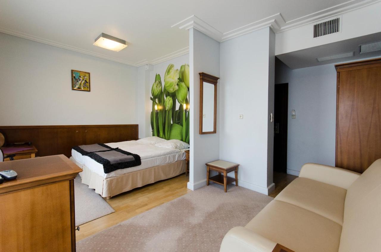 Hotel Apollo دارووفكو المظهر الخارجي الصورة